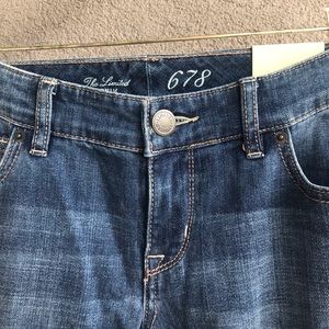 The Limited 678 Medium Wash Bootcut Jeans. Size 2
